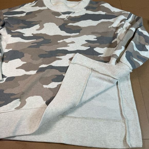 Aerie Good Vibe Oversized Split Hem Camo Sweatshirt sz M - Picture 5 of 9